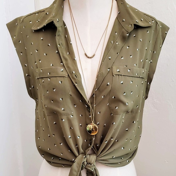 Sleeveless Olive Green Top - Picture 5 of 6